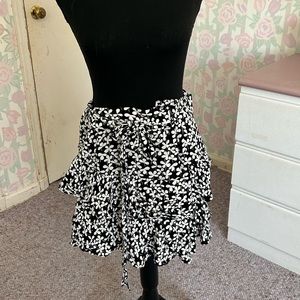 WHO WHAT WEAR black and white floral skirt size 12